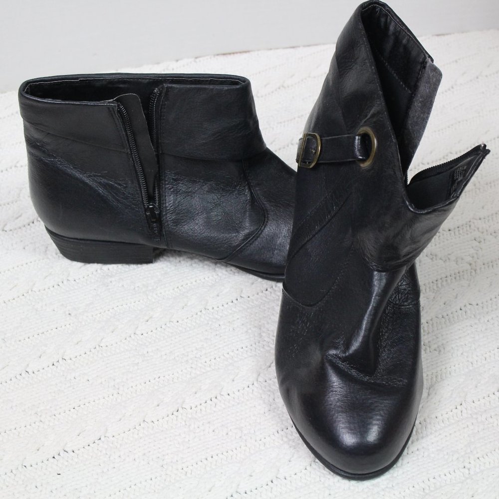 BLACK LEATHER BOOTIES